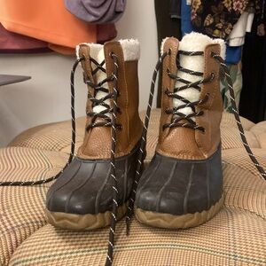Izod duck boots in used but good condition.